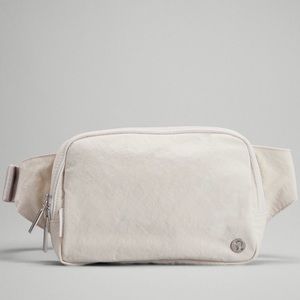 Everywhere belt bag 2L
